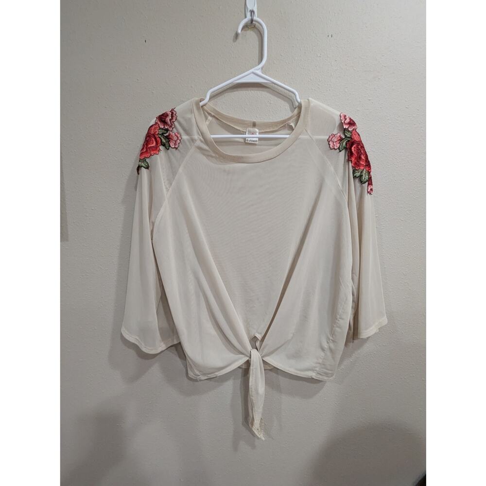 Pretty semi sheer cream short sleeve top w/rose applique embellishments size M